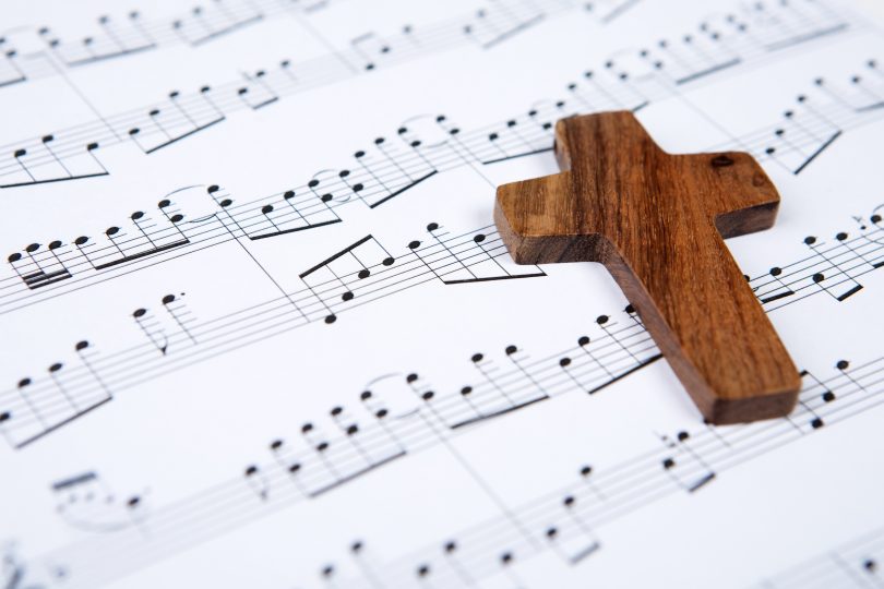 Học hỏi về thánh nhạc: Bài hát: “Tôi tin” hoặc “Kinh Tin Kính” của Lm. Hoài  Đức có được hát trong phụng vụ không? – Gia đình Nazareth